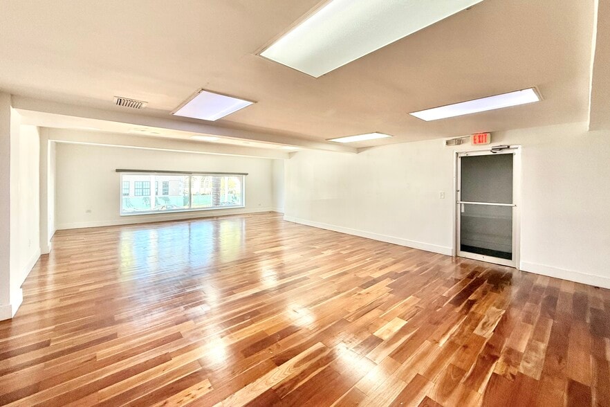 More Photos Of 726 Arthur Godfrey Rd, Miami Beach Restaurant For Lease