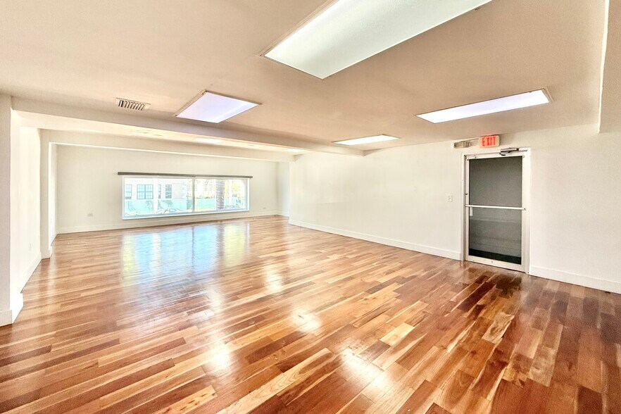 More Photos Of 726 Arthur Godfrey Rd, Miami Beach Storefront Retail Office For Lease