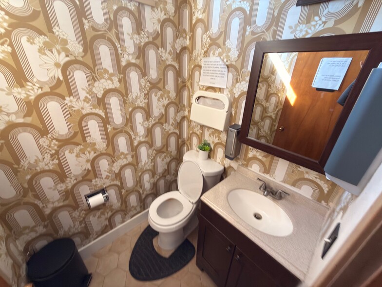 More Photos Of 1126 N Flower St, Santa Ana Medical For Sale