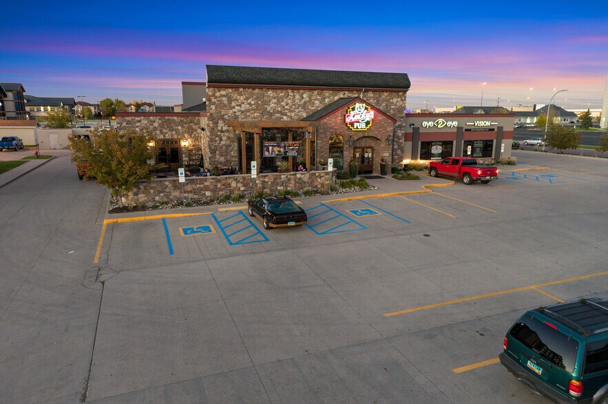 More Photos Of 1695 43rd St S, Fargo Restaurant For Lease
