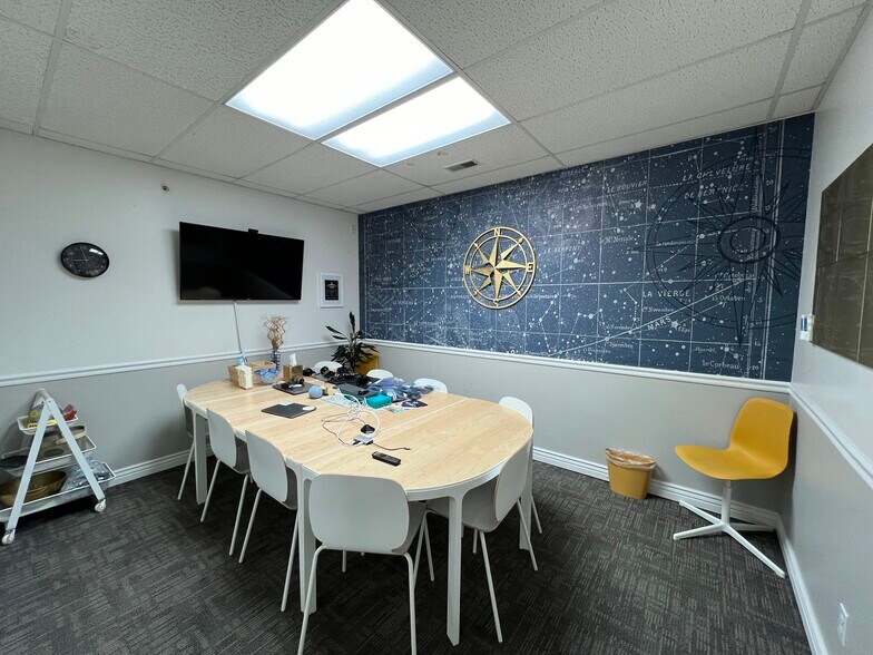 More Photos Of 9131-9133 S Monroe Plaza Way, Sandy Office Residential For Lease