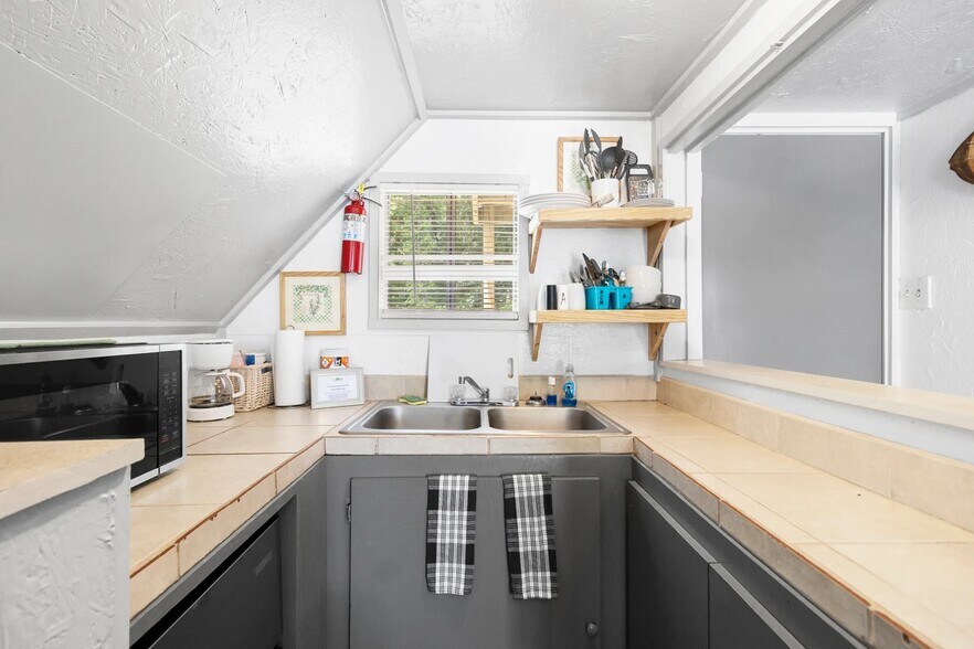 More Photos Of 14 Marina Pt, Huntsville Trailer Camper Park For Sale