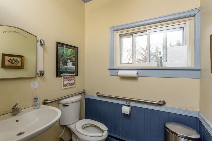 More Photos Of 133 W Springbrook Rd, Broadway Specialty For Sale