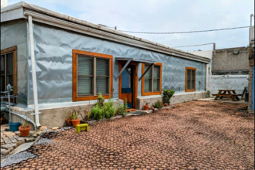 More Photos Of 828 E 15th St, Brownsville Office For Sale