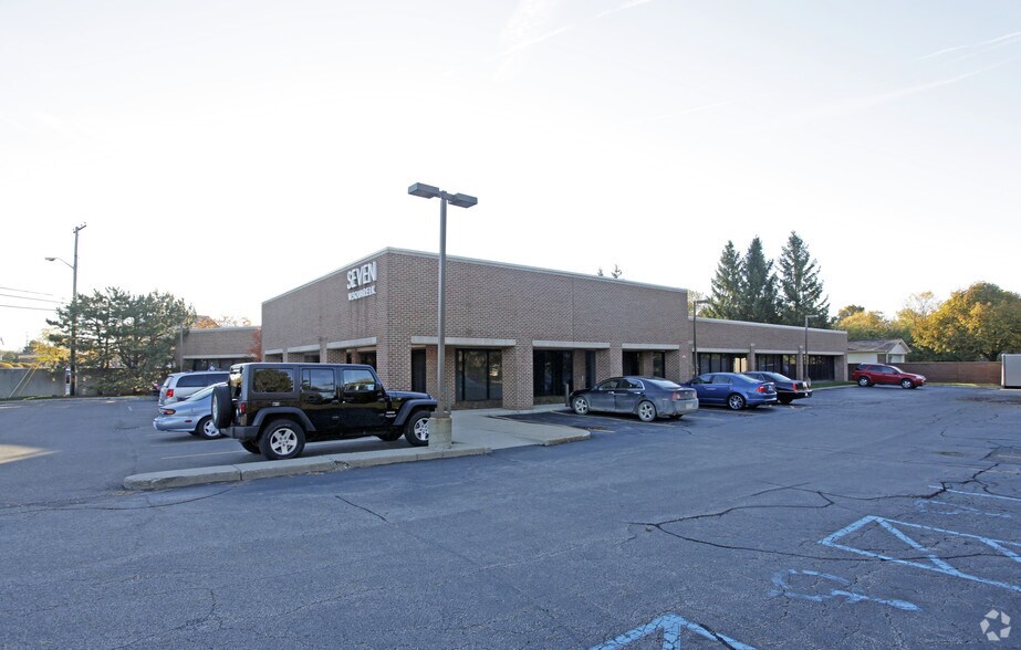 More Photos Of 7 W Square Lake Rd, Bloomfield Hills Coworking Space