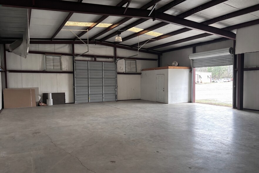 More Photos Of 90 Industrial Blvd, Attalla Freestanding For Lease