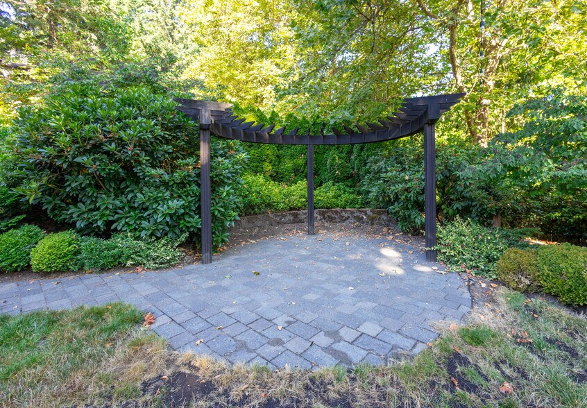 More Photos Of 20255 Willamette Dr, West Linn Specialty For Sale