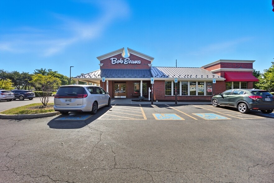Primary Photo Of 23 Huber Village Blvd, Westerville Restaurant For Sale