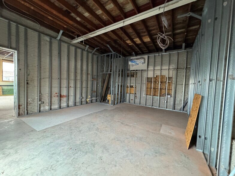 More Photos Of 1049 New Britain Ave, West Hartford Freestanding For Lease