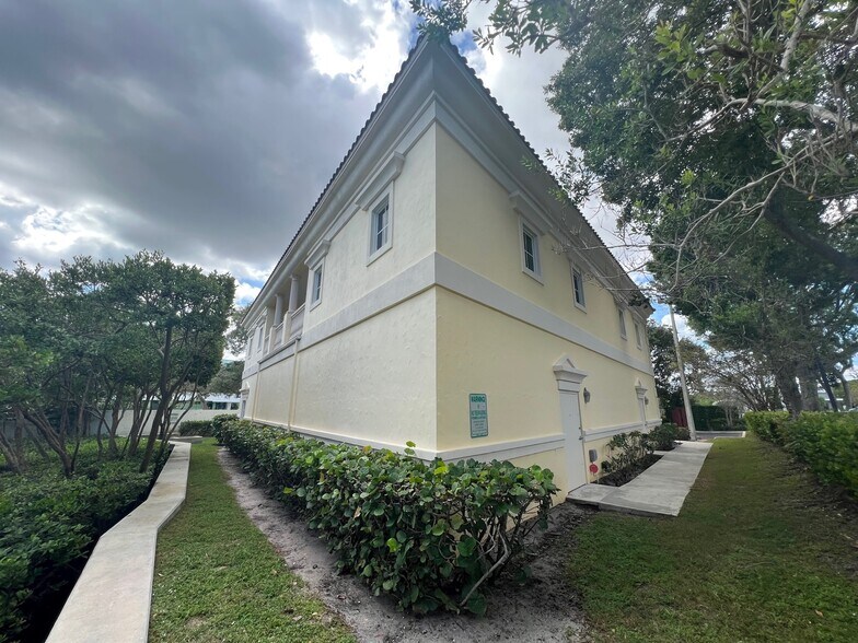 More Photos Of 12010 US Highway 1, North Palm Beach Medical For Sale