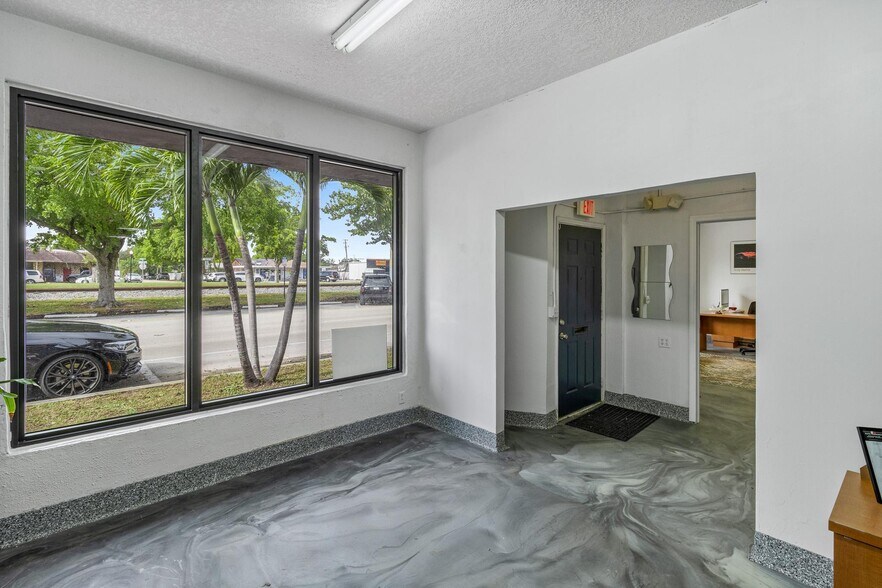 More Photos Of 721-723 S 21st Ave, Hollywood Distribution For Lease