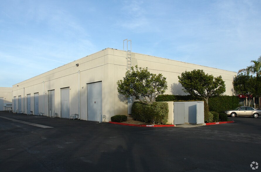 More Photos Of 711 W 17th St, Costa Mesa Research And Development For Sale