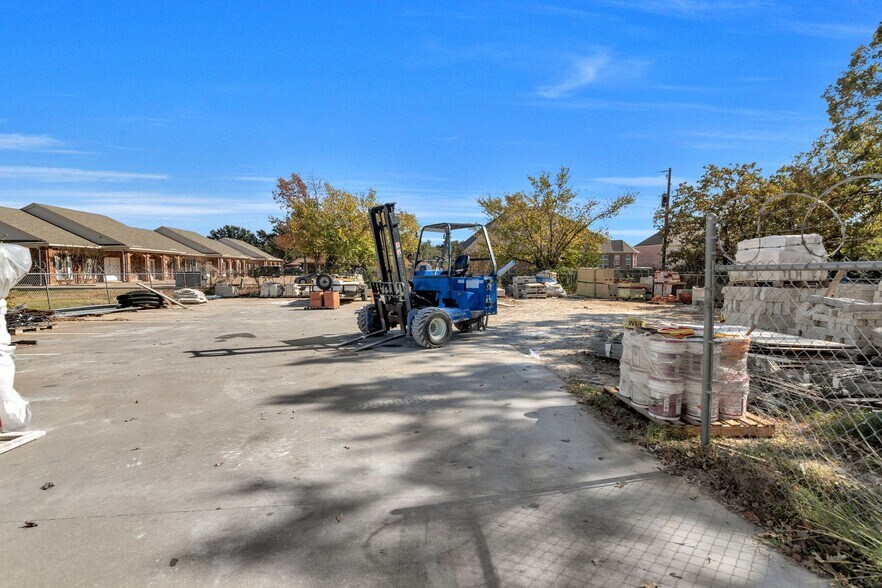 More Photos Of 2317 Michigan Ct, Arlington Flex For Lease