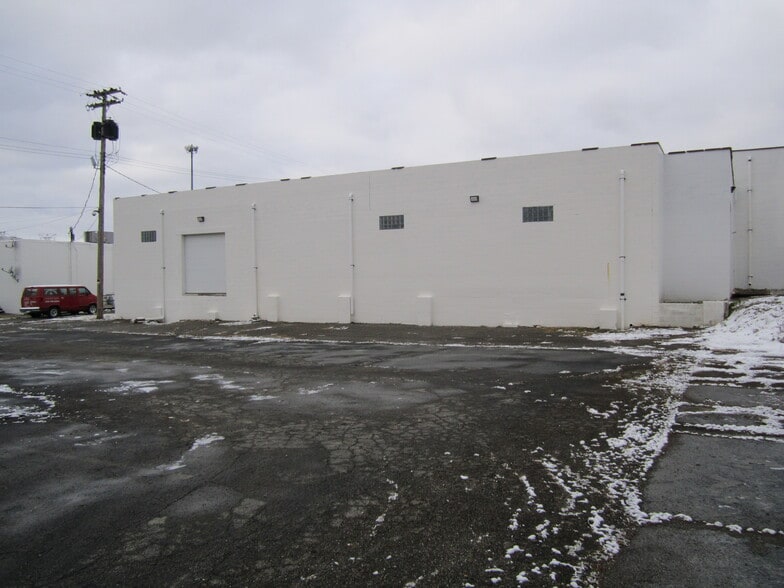 More Photos Of 20 Lexington Pl, Austintown Warehouse For Lease