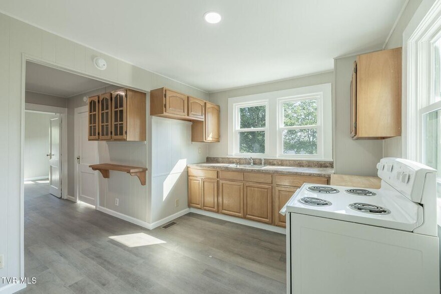 More Photos Of 457 E Bernard Ave, Greeneville General Retail For Sale