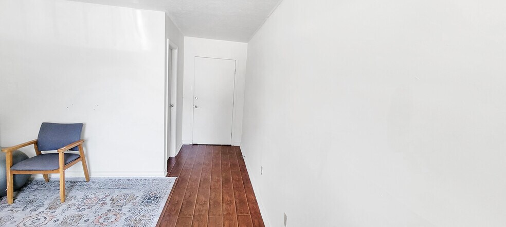 More Photos Of 340 Mechanic St, Tomball Light Distribution For Lease