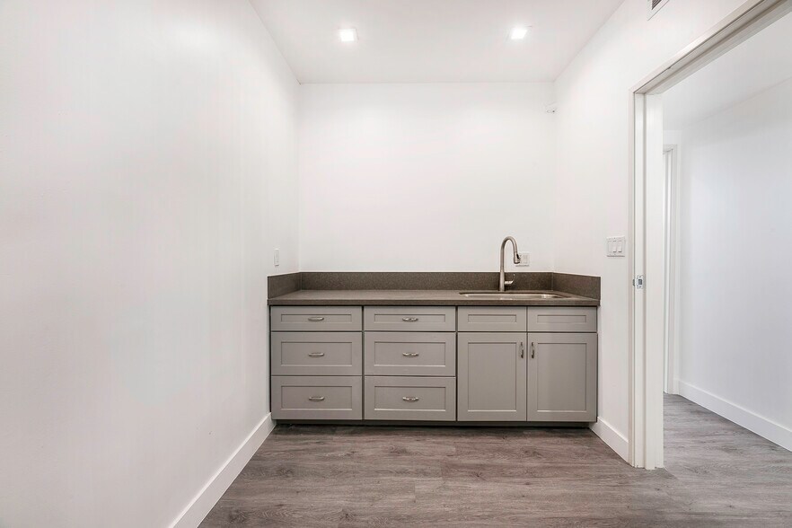 More Photos Of 2777 Pacific Ave, Long Beach Medical For Lease