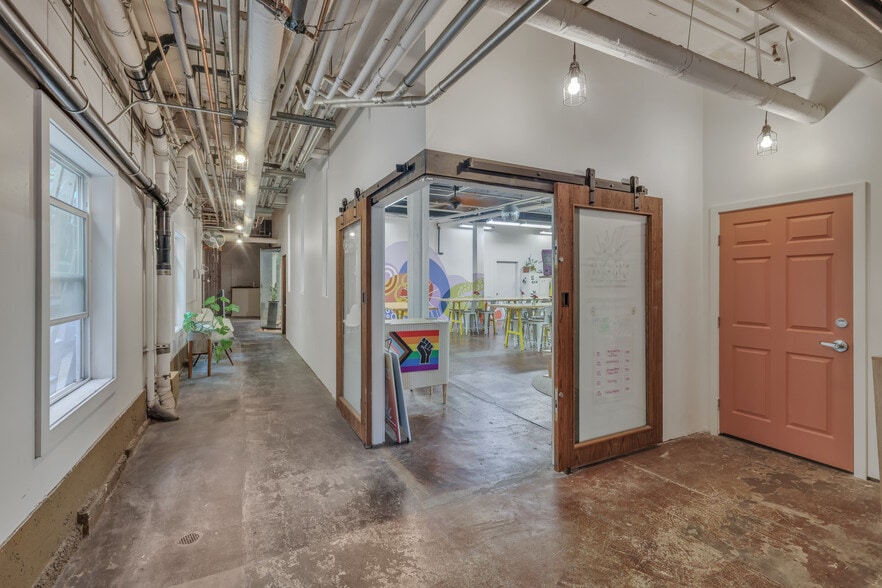 More Photos Of 3516 Fremont Pl N, Seattle General Retail For Lease