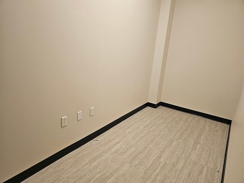 More Photos Of 4852-4854 S State Highway Ff, Battlefield General Retail For Lease