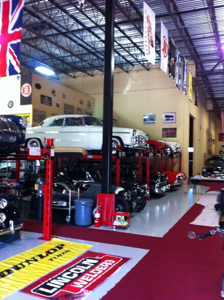 More Photos Of 14930 Corporate Rd S, Jupiter Warehouse For Sale