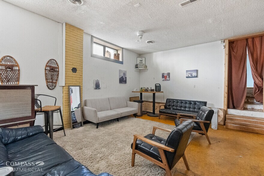 More Photos Of 24 NW Greenwood Ave, Bend Restaurant For Sale