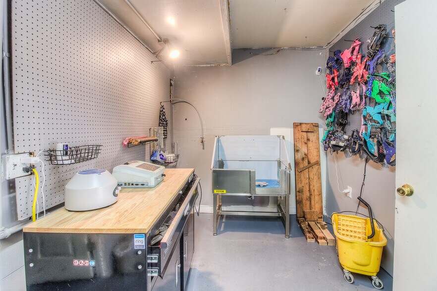 More Photos Of 4813 Tieton Dr, Yakima Storefront Retail Office For Sale