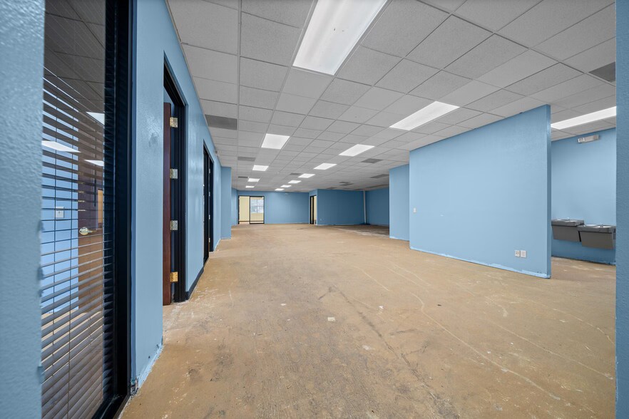 More Photos Of 5885 Central Ave, Saint Petersburg Office For Lease
