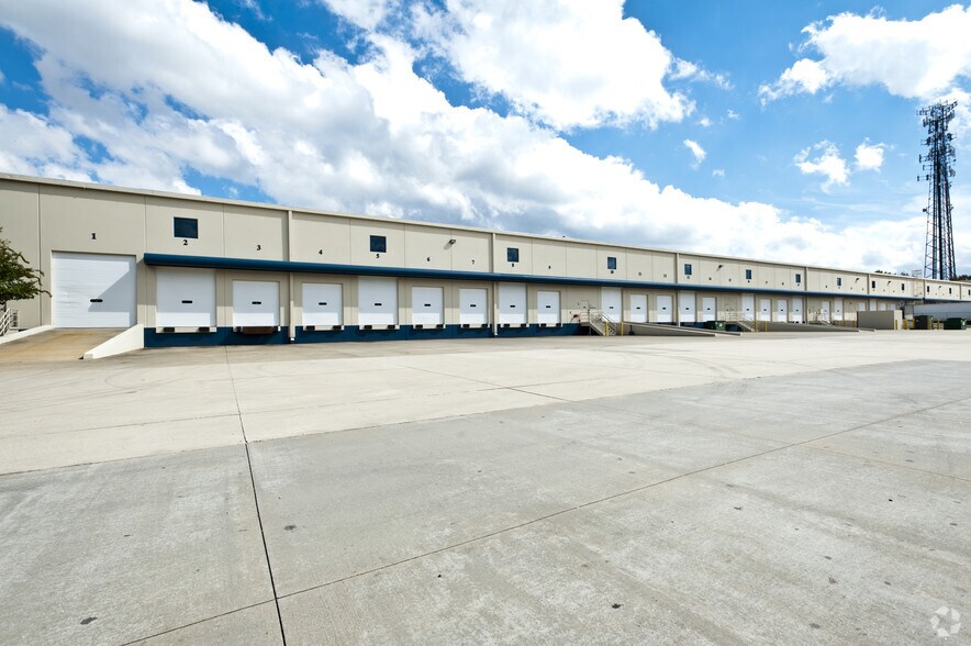 More Photos Of 105 Forest Pky, Forest Park Warehouse For Lease