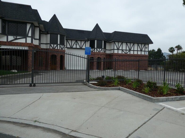 More Photos Of 1411 Railroad St, Glendale Warehouse For Lease