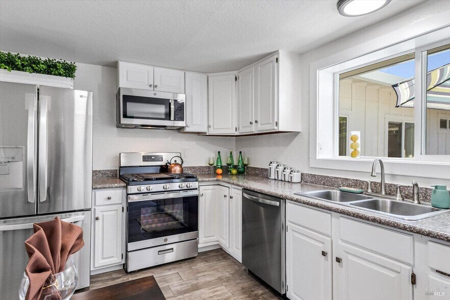 More Photos Of 2113 Dennis Ln, Santa Rosa Multifamily For Sale