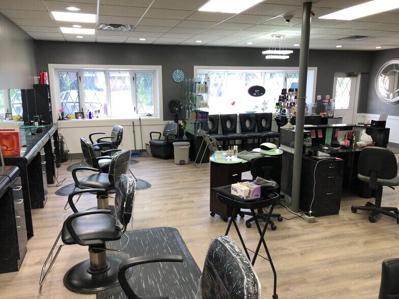 More Photos Of 624 S 92nd St, Milwaukee Freestanding For Lease
