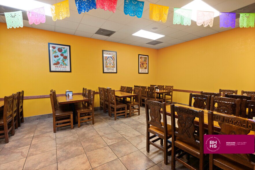 More Photos Of 958 E Main St, Liberty Restaurant For Sale