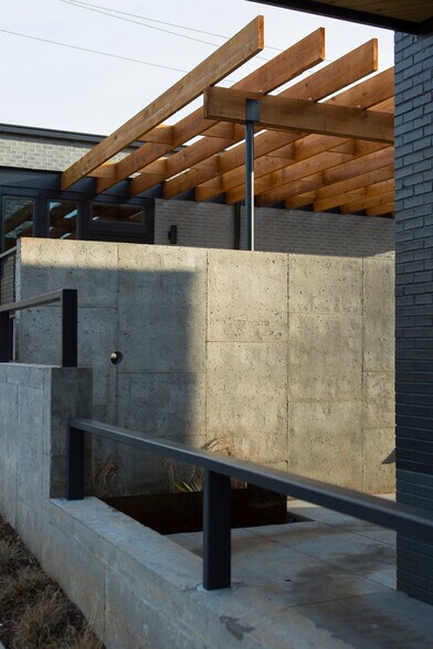More Photos Of 2371 Hosea L Williams Dr SE, Atlanta Storefront For Sale