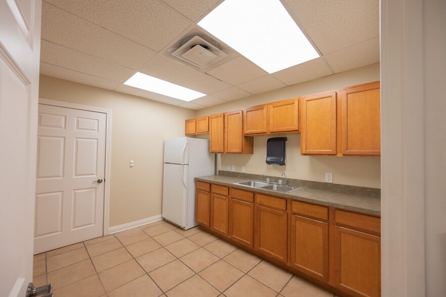 More Photos Of 7775 Cooper Rd, Montgomery Office For Lease