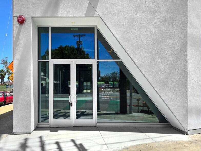 More Photos Of 5075 W Adams Blvd, Los Angeles Medical For Lease