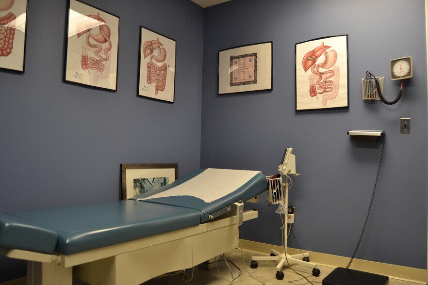 More Photos Of 670 N Beers St, Holmdel Medical For Sale