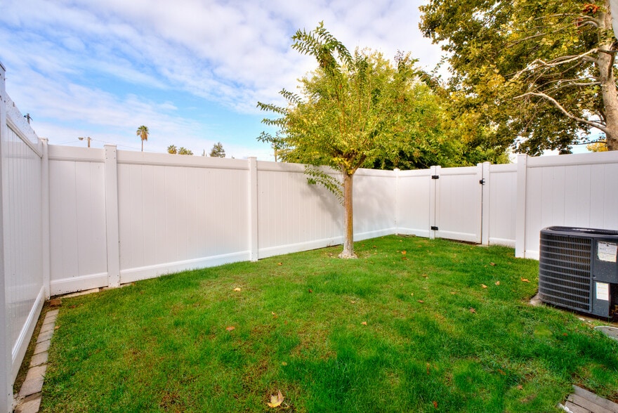 More Photos Of 1080 E Monte Vista Ave, Turlock Apartments For Sale