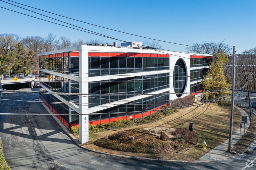 Primary Photo Of 935 Northern Blvd, Great Neck Medical For Sale