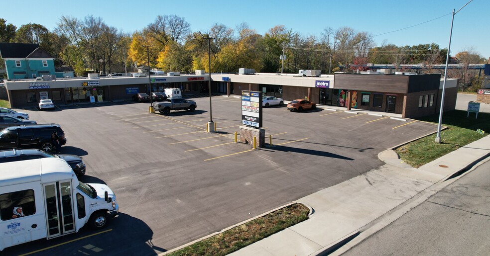 Primary Photo Of 539 E Santa Fe St, Olathe Unknown For Lease