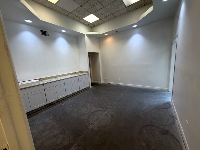 More Photos Of 1815 10th Ave N, Lake Worth Beach Warehouse For Lease
