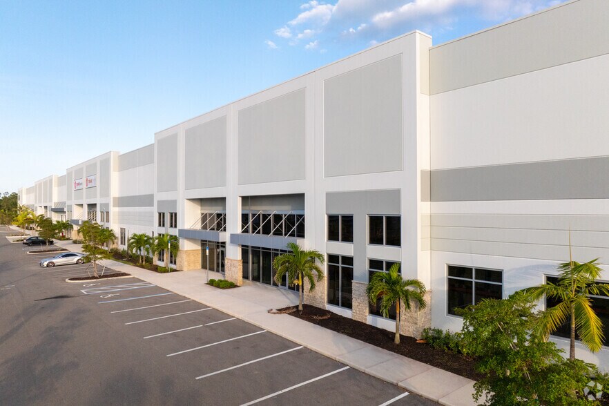 More Photos Of 10411 Meridian Center Pky, Fort Myers Warehouse For Lease