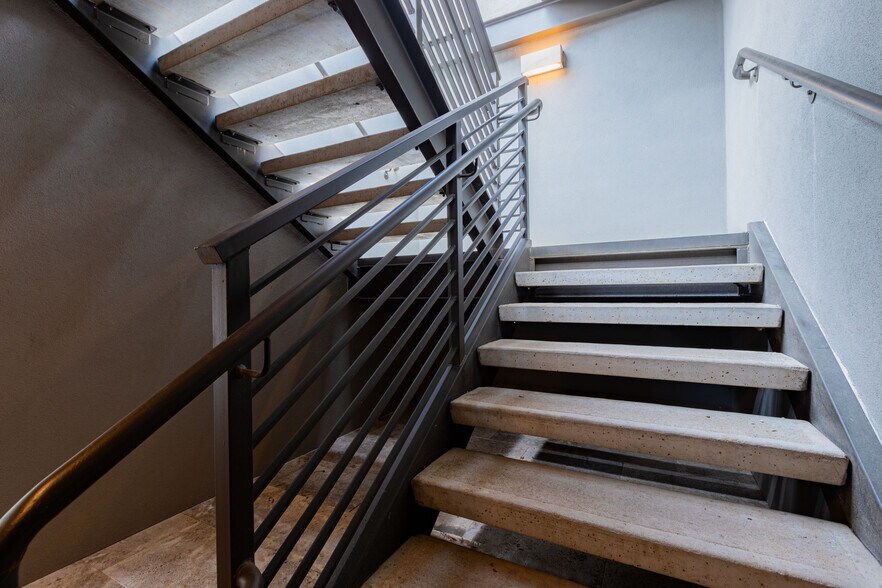 More Photos Of 30-32 Martin Luther King Jr Blvd, Savannah Restaurant For Lease