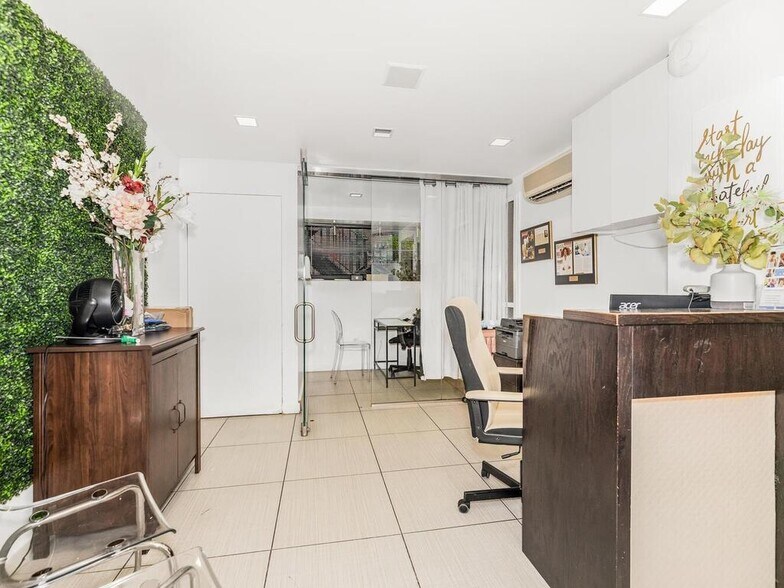 More Photos Of 113 E 39th St, New York Apartments For Sale