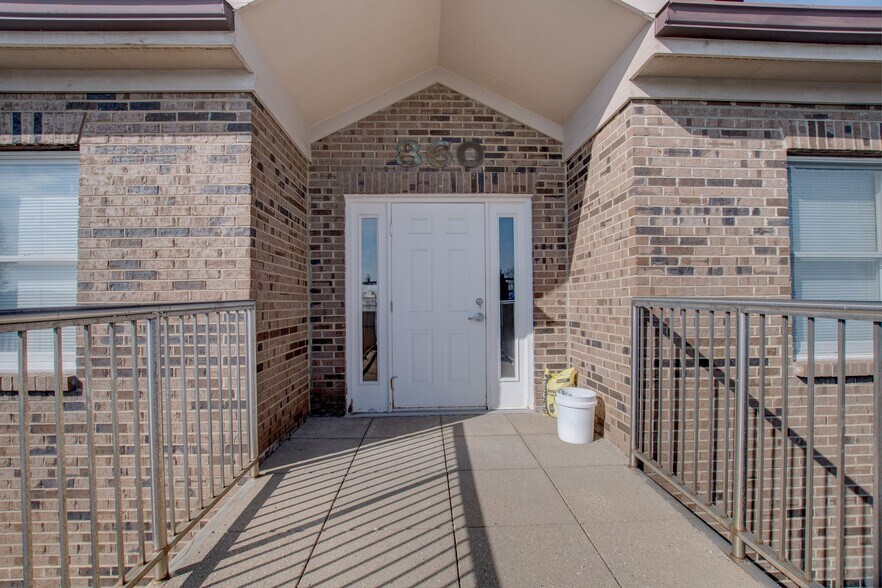 More Photos Of 860 NW Washington Blvd, Hamilton Medical For Lease