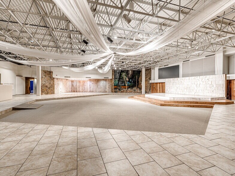 More Photos Of 6009 NW Expressway St, Oklahoma City Specialty For Sale