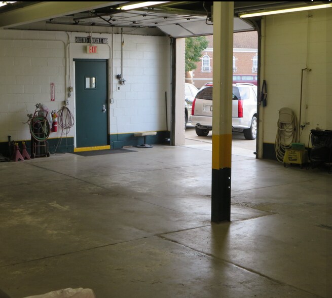 More Photos Of 28620 Utica Rd, Roseville Auto Dealership For Sale