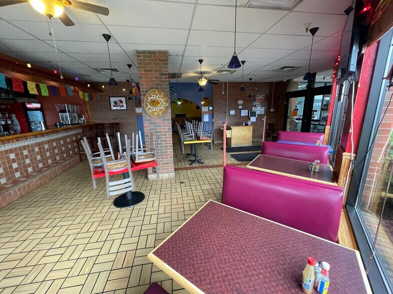 More Photos Of 1006 Commercial Dr, Buffalo Restaurant For Lease
