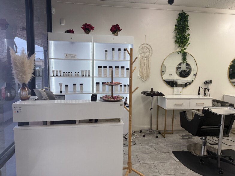 More Photos Of 443-457 W Foothill Blvd, Monrovia Storefront Retail Office For Lease