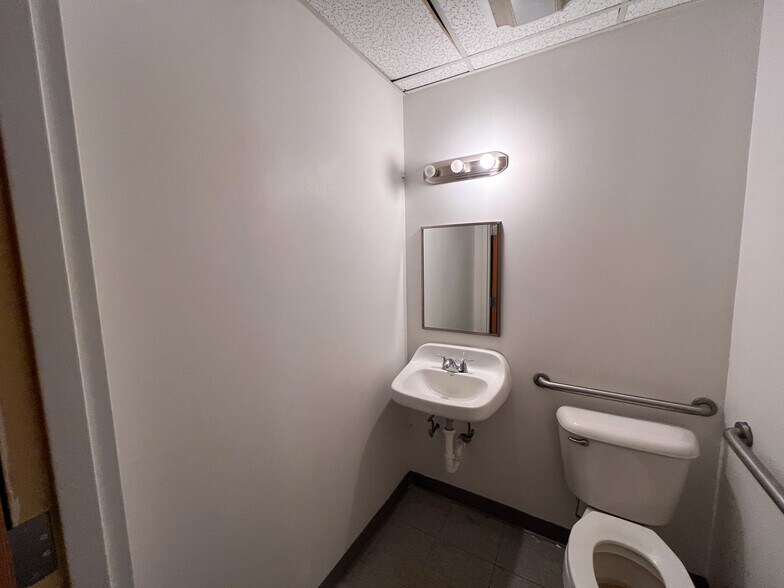 More Photos Of 2177-2181 W Broad St, Athens Freestanding For Lease