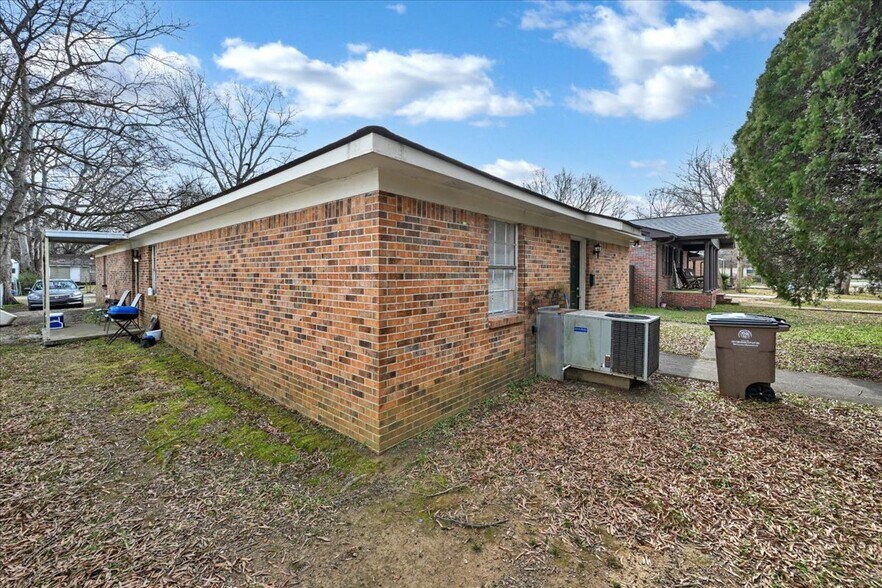 More Photos Of 410 11th Ave SW, Decatur Multifamily For Sale